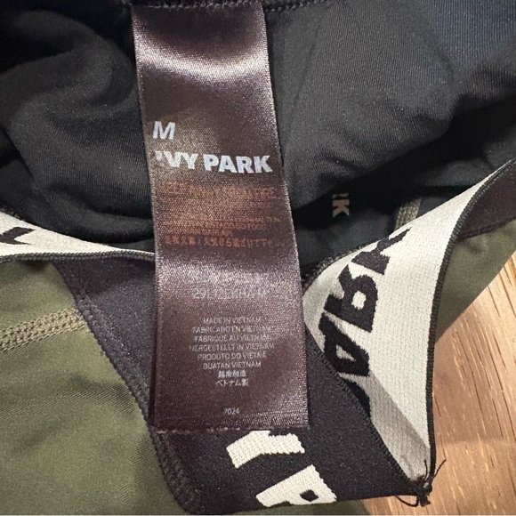 IVY PARK Beyoncé $75 Olive Green Logo Waistband Leggings M EUC - Picture 8 of 9